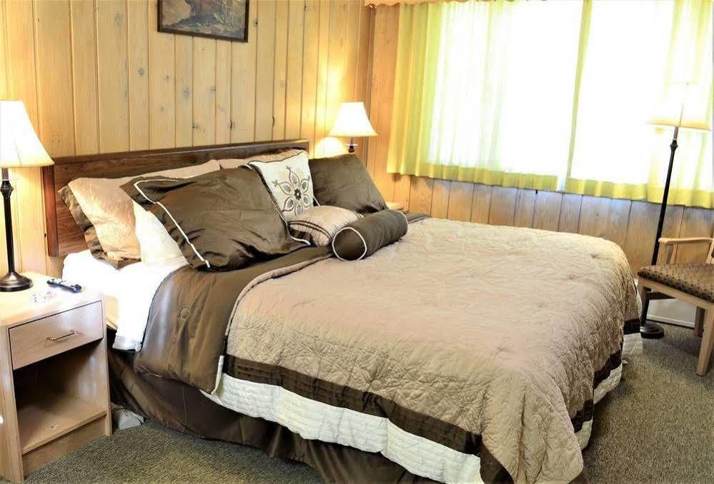 Royal Motel Ironwood Buitenkant foto
